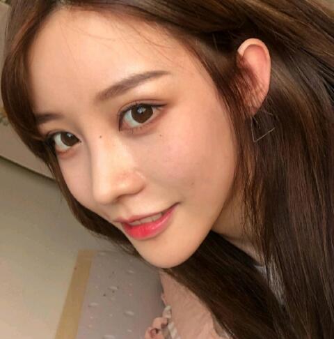 墊下巴前后對比圖